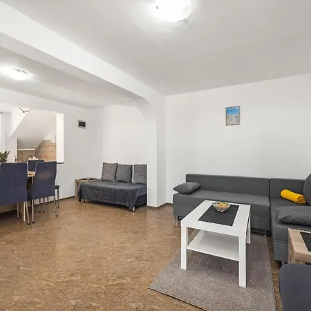 Marlera With Sea View Apartment Liznjan