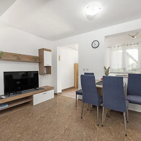 Marlera With Sea View Apartment Liznjan
